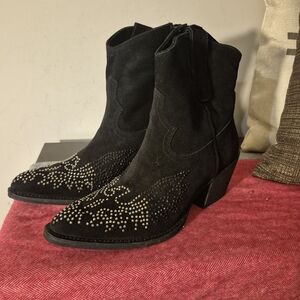 Reba Black Suede Studded Accent Side Zipper Short Boots Women's 8.5M